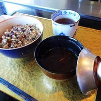 那古亭 - アラカルトで A5等級和牛フィレステーキ、キャビア、フォアグラ 等を頂いた後に 〆で頂いた カーリックライスと 味噌椀。
