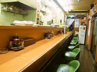 あずま食堂  - 店内（カウンター席）