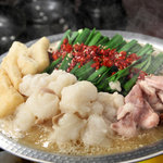 元祖 新宿三丁目ホルモン - 自慢の“こだわり味噌もつ鍋”当店の主役です!!