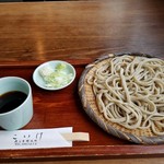 Teuchisobakoike - 田舎そば880円。薬味に大根おろしがあるのは嬉しいかも