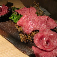 薩摩 牛の蔵 吉祥寺店 - うれしい驚愕!これで赤身三種なのです