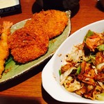 さんきち - 久しぶりの訪問。
      ピリ辛焼肉にエビフライ2本、お好みコロッケ2個
      1380円
      
      最高のクオリティー、お母さん、お父さん、有難うございました。