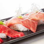 Kurogewagyuu Yakiniku Kisshan - 寿司は3種類。トロっととろけて食べごたえ抜群 \1.580
