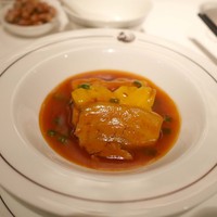 ヘイフンテラス - 石垣島もろみ豚肉とパイナップルの甘酢煮込み 揚げパンと共に