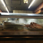 活魚料理ととや - 内観カウンター