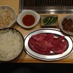 Yakiniku Sachi - 牛焼肉定食1,000円（税込）、味噌汁は写っていません。