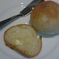 かえりやま - 右の丸いパンは自家製