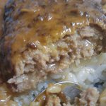 神戸甘辛カレー きてたもんせ - ハンバーグ割ってみるとかなり肉汁あふれてます