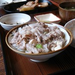 Ichifuku - もつ煮丼作成