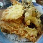 本田 - 具の量に比べると、
      ご飯の量は程々といったところ
      いわゆるデカ盛りとは違います