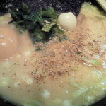 アメ横家 - 白いけどしょうゆ+味玉です。