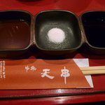 左から「ソース・塩・ポン酢」