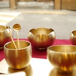 놋그릇 가지런히 - 