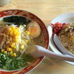 自由軒 - ラーメンチャーハン塩  820円