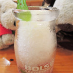 LUANA - そしてボキは、たっぷり果実のかき氷550円に。
ガラスの容器がおしゃれ～。
大きさはプリンサイズくらいかなあ。