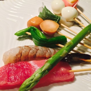 新鮮な素材を串かつに♪お任せ８本コースが一番人気！