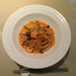 クワトロ・フォリオ - 海鮮とキノコのクリーム仕立て。エビもホタテも絶妙な生感が残ってステキ。