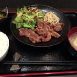 Gensen Shimabuta Shabushabu Sukiyaki Seiryuu - 豚唐定食