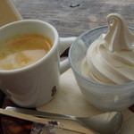 NARAYA CAFE - ソフトクリーム（カップ）&コーヒー