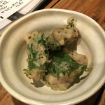 鮮肴炭焼 炙 - 付け出し(つみれのシソ揚げ)
