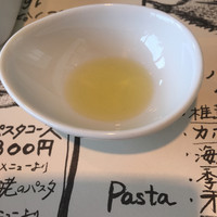 カンパーニュ - パンにつけるオリーブオイル