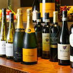 trattoria イタリアン SATOMI fooding -  ワインは約40種類以上あります。グラスワインは580円〜！ 