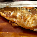 焼魚食堂　魚角 - 鯖こんな感じ、ちょっと照りがあります