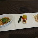 東天紅 - 名古屋コーチン、豆腐他季節の前菜盛り合わせ
      