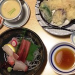 うるいど八幡屋 - こちらが潤井戸膳の天ぷら、刺身、茶わん蒸し。
