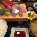 浜焼き･海鮮丼 かもめ丸 - 刺身盛り合わせ定食