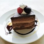 カフェ　ムルソー - ダークチェリーのガナッシュケーキ