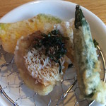 おばんざい・炙り焼き・酒 菜な - 甘鯛の松笠揚げ。上にあしらわれた青海苔が良いアクセントになっています(*´-｀*)