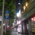 Niku Kei Izakaya Niku Juuhachi Banya - 人形町駅から小伝馬町駅方面はビジネス街とあって、夜間は比較的静かな雰囲気で