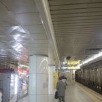 Niku Kei Izakaya Niku Juuhachi Banya - 駅ホームを進んでまずは改札フロアへと移動し