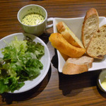 MAISON KAYSER Cafe - グラタンランチのパンの盛り合わせ・スープ・ミニサラダ