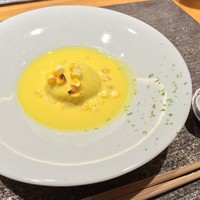 丸新 - 冷製スープ
                    とうもろこし葛団子