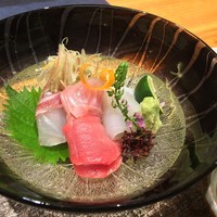 丸新 - 刺身
                    真鯛　赤槍烏賊　鮪　のどぐろ