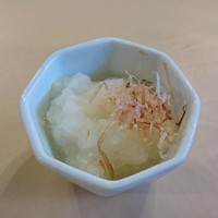 とんかつ まい泉 青山本店 - お通しの大根おろし