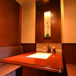 Ishiyaki Ando Wain Iwata - 落ち着いた雰囲気のテーブル半個室