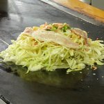 お好み焼 住友商店 - 豚玉￥600＋そば￥100 を洋食焼きの焼き方で