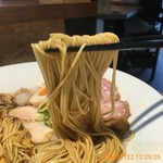 寿製麺 よしかわ - 中華そば。
      麺が美味い！