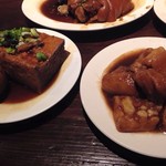 富覇王猪脚 - 煮卵、厚揚げ、苦瓜の炒め物