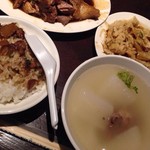 富覇王猪脚 - ルーローファン、大根スープ、メンマ