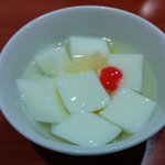 四川食府 - お楽しみのもちもち杏仁豆腐