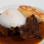 銀座 ハプスブルク・ファイルヒェン - 梅山豚肩肉の赤ワイン煮込み、サビエッテンクヌーデルを添えて