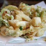 吉祥庵 - プリプリとした小柱と三つ葉、玉ねぎのかき揚げ