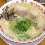 二刀流 - 塩とんこつラーメン あっさり豚骨 細麺 (630円)