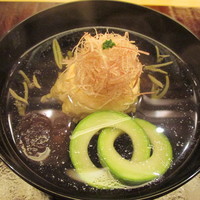 銀座 奥田 - 海老しんじょうとジュンサイのお椀