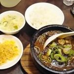 陳家私菜 赤坂一号店 湧の台所 - ランチ：頂天石焼麻婆豆腐定食
            
            