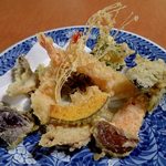 季節料理 こぶし - 天ぷらそばの天麩羅盛；海老2尾に魚と野菜 @2016/07/30